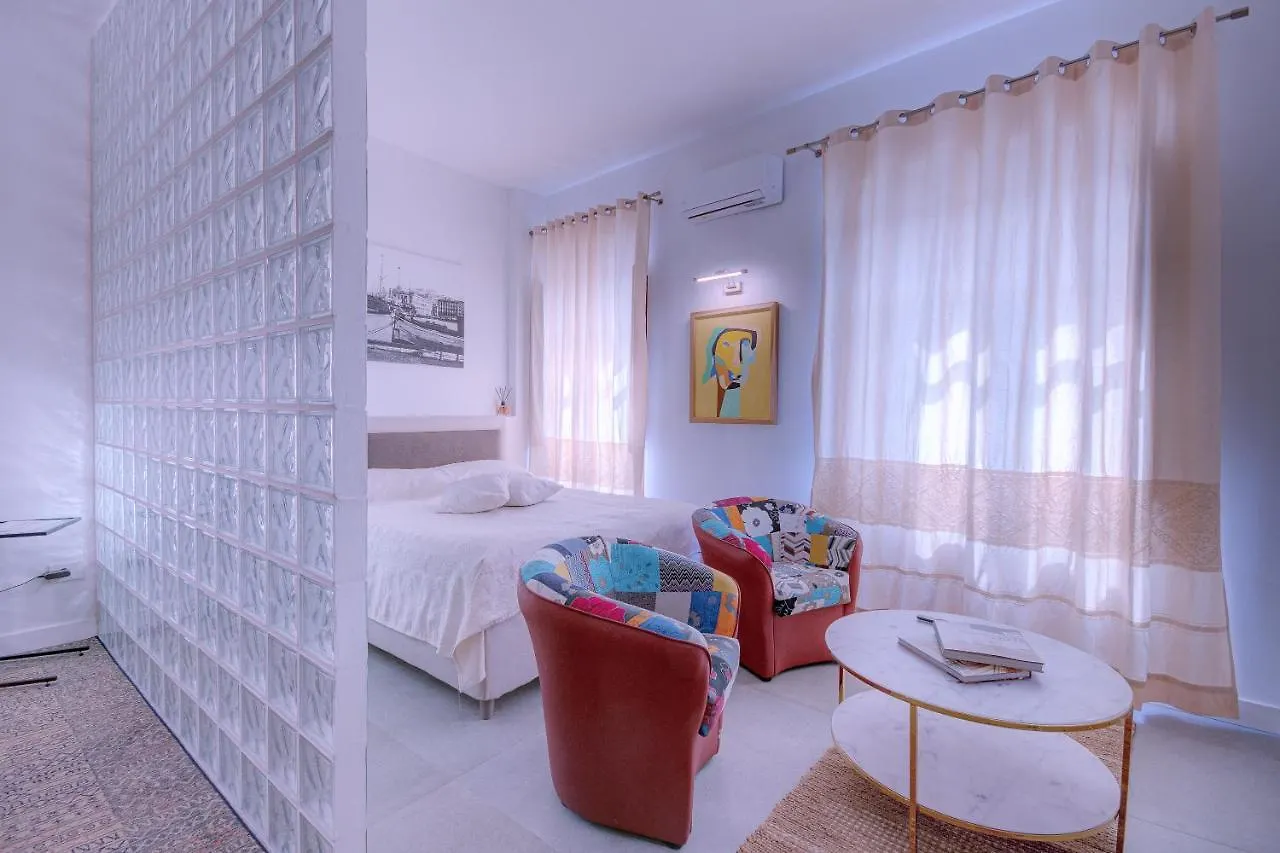Right House Sur Le Port - Harbour View Apartment Cagliari Italy
