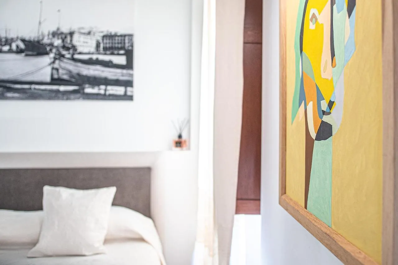 Right House Sur Le Port - Harbour View Apartment Cagliari Italy